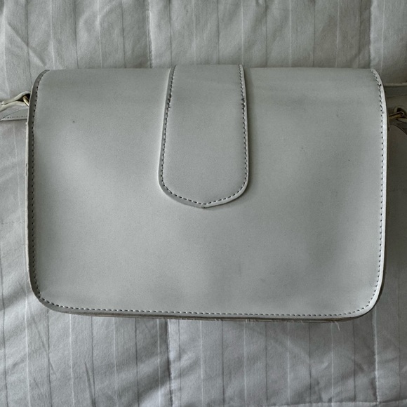 Forever 21 White Shoulder Bag with Gold Accent - Picture 3 of 3